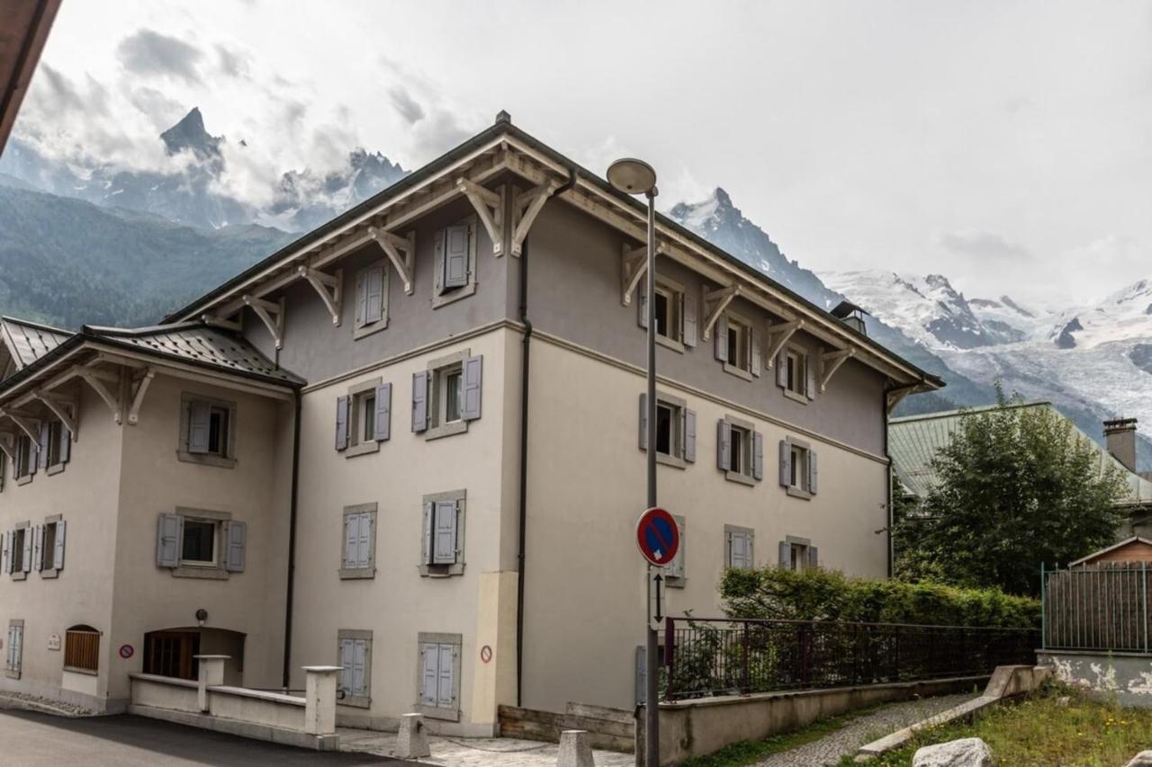 Villa Vallet- Newly Renovated 2 Bedroom Nestled Just Off The Main Street Chamonix Exterior photo